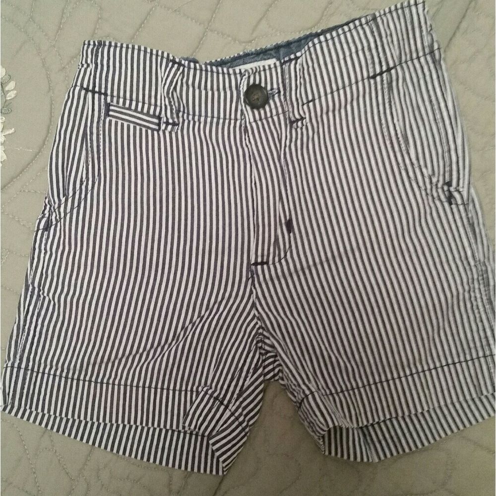 Oshkosh B'gosh boys seersucker shorts * - Picture 2 of 4